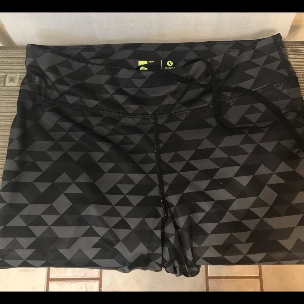 Xersion gray patterned leggings